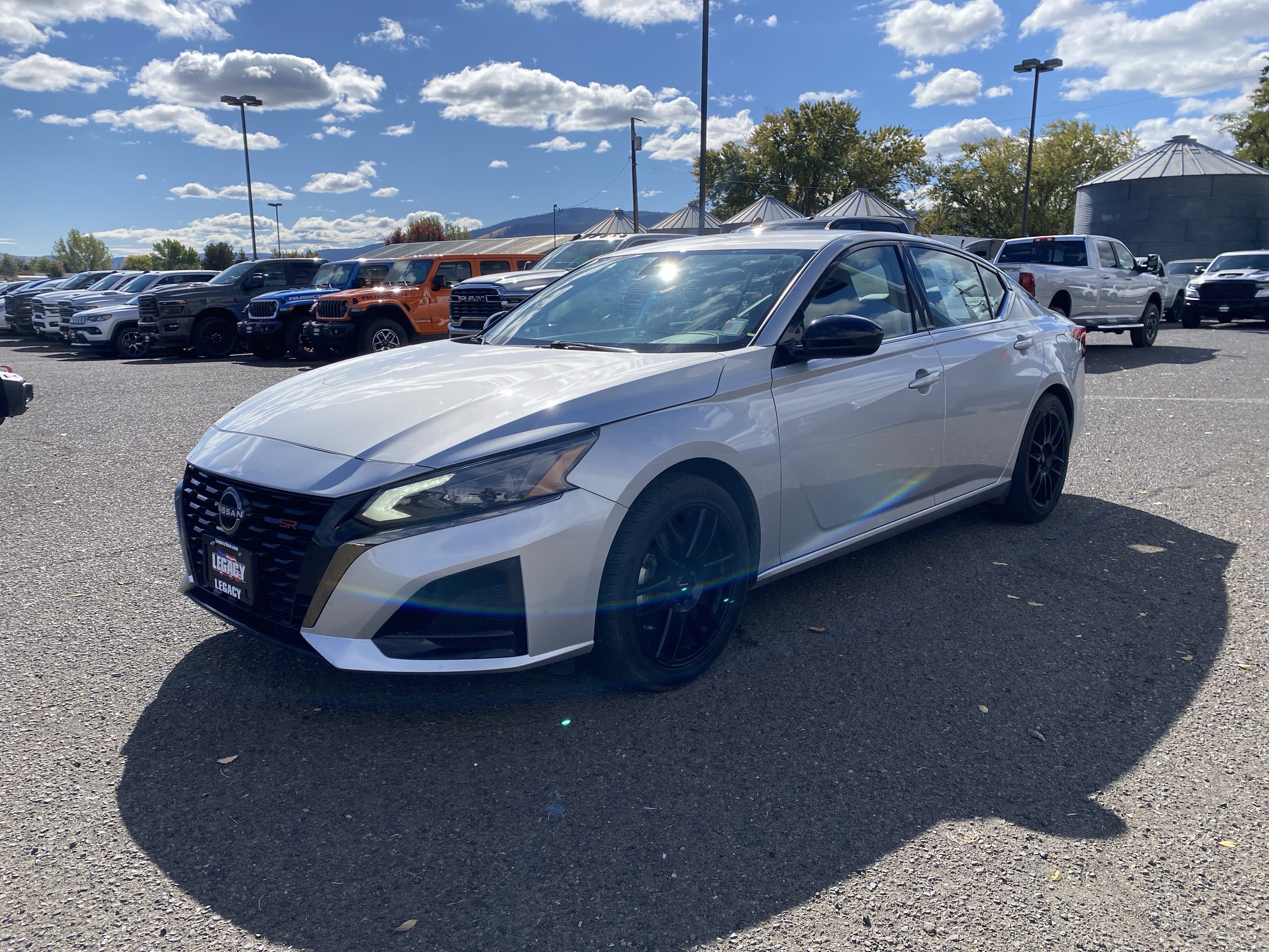 Used 2024 Nissan Altima 2.5 SR FWD image 7