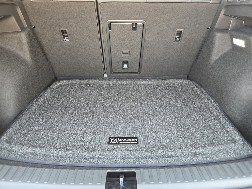 New 2025 Volkswagen Taos SEL image 24