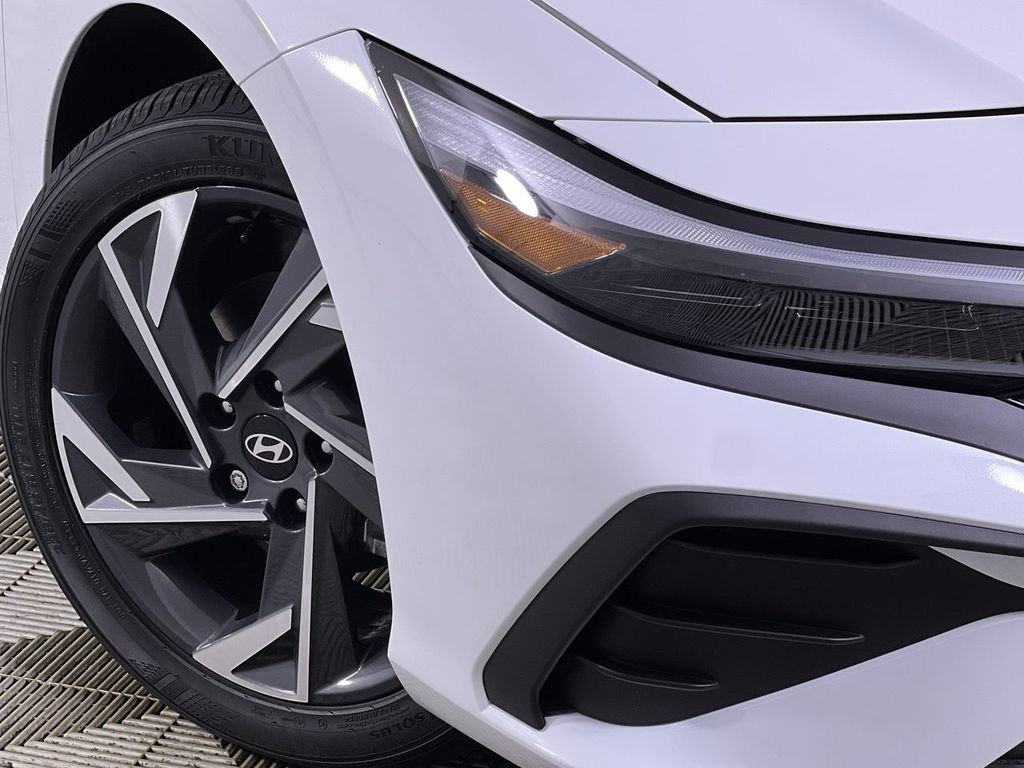 Used 2025 Hyundai Elantra Sport FWD image 12