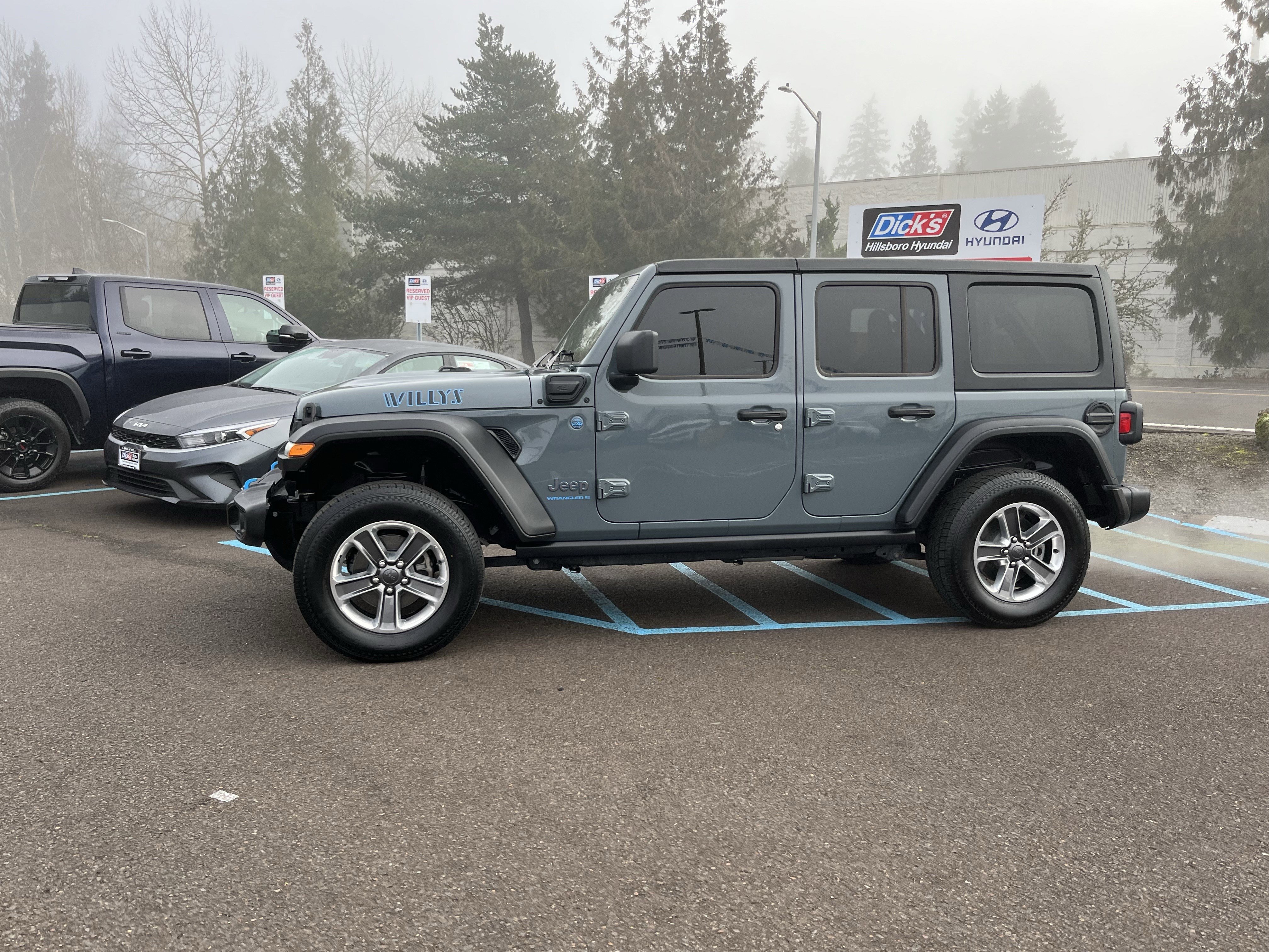 Used 2024 Jeep Wrangler Willys image 2
