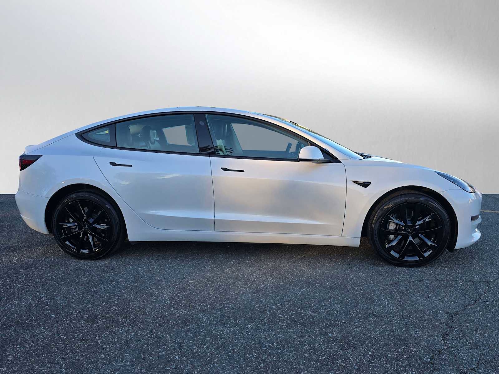 Used 2023 Tesla Model 3 Standard Range image 8
