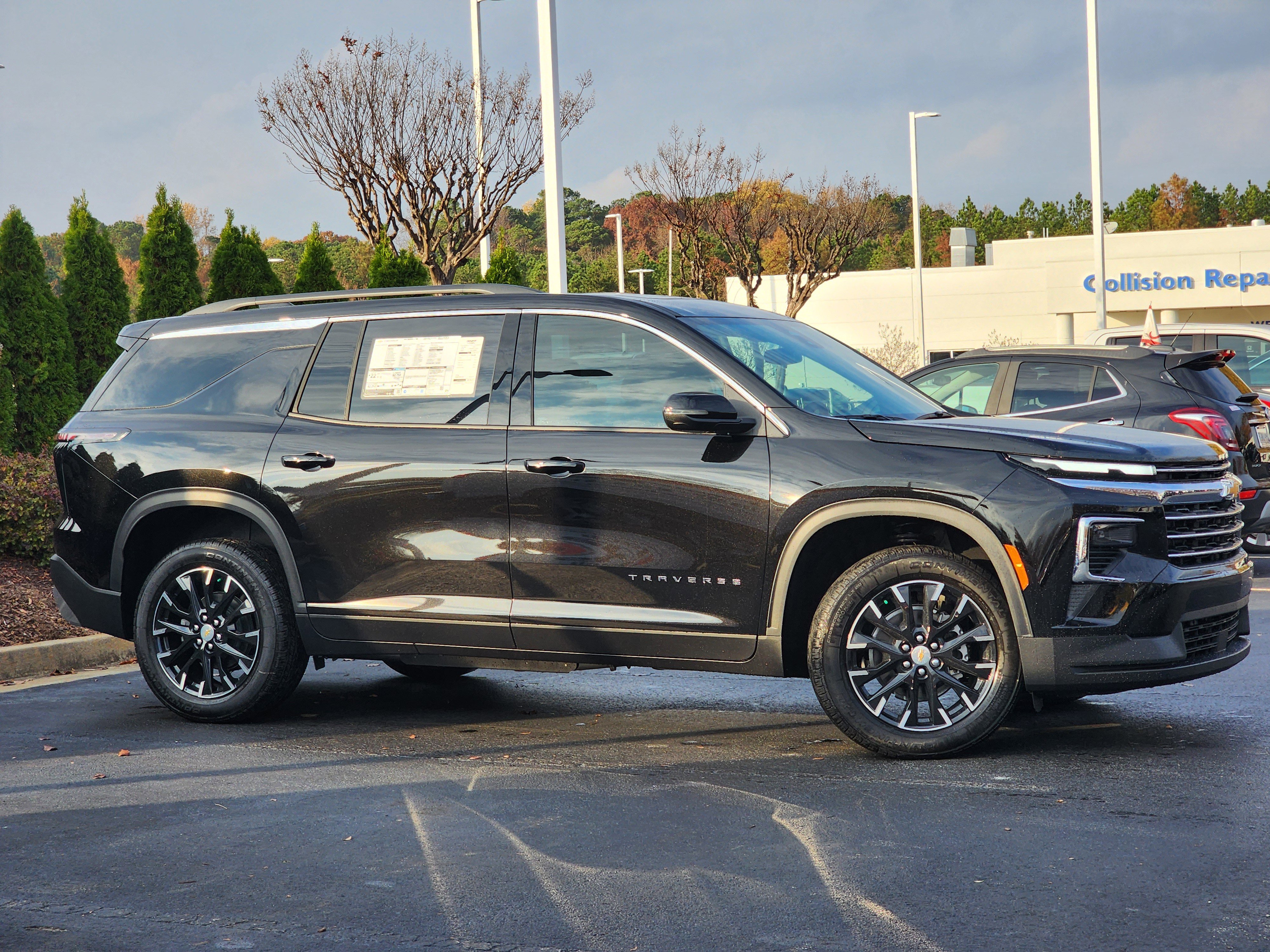 New 2026 Chevrolet Traverse LT image 3