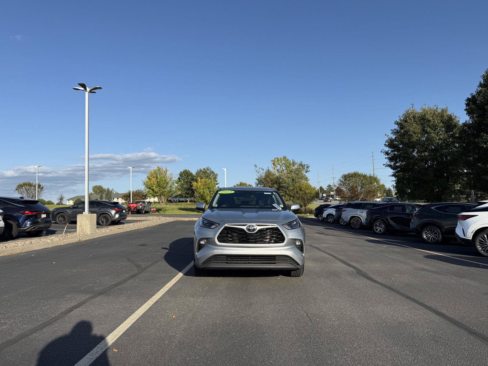 Used 2023 Toyota Highlander LE FWD image 2