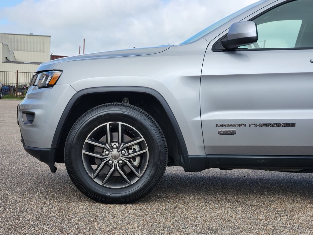 Used 2017 Jeep Grand Cherokee Laredo 75th Anniversary RWD image 9