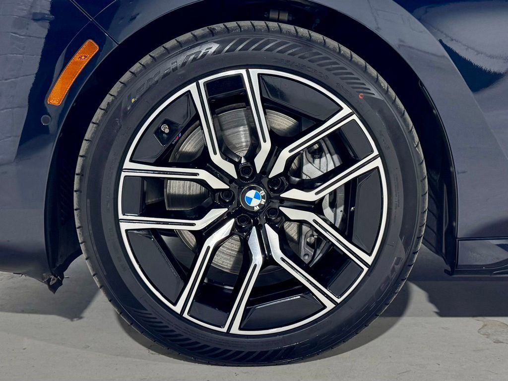 Used 2023 BMW 740i image 39