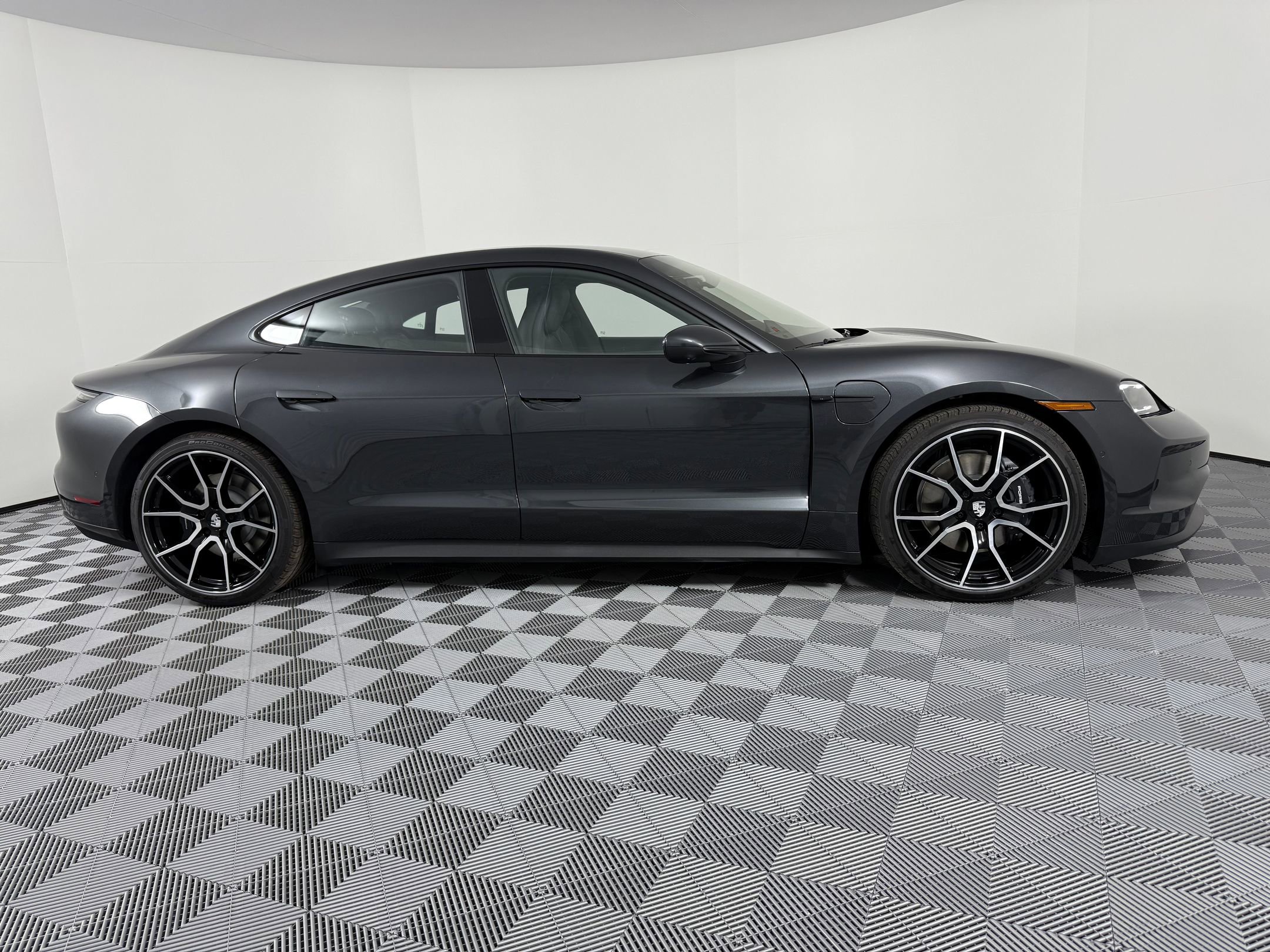 New 2026 Porsche Taycan image 8