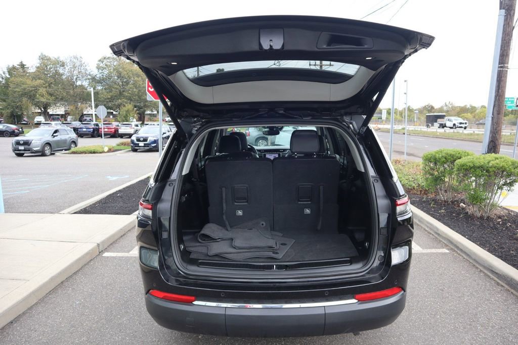 Used 2022 Jeep Grand Cherokee L Limited image 32