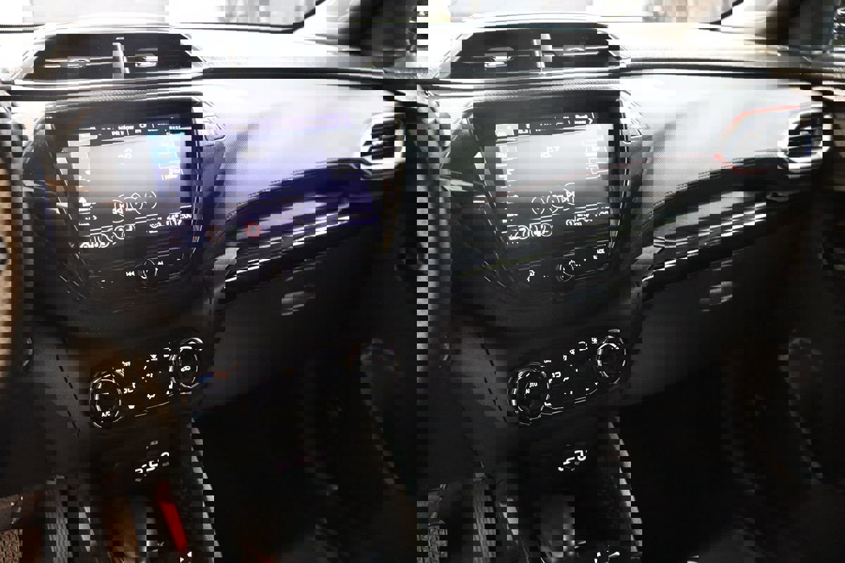 Used 2023 Chevrolet TrailBlazer RS w/ Technology Package image 45