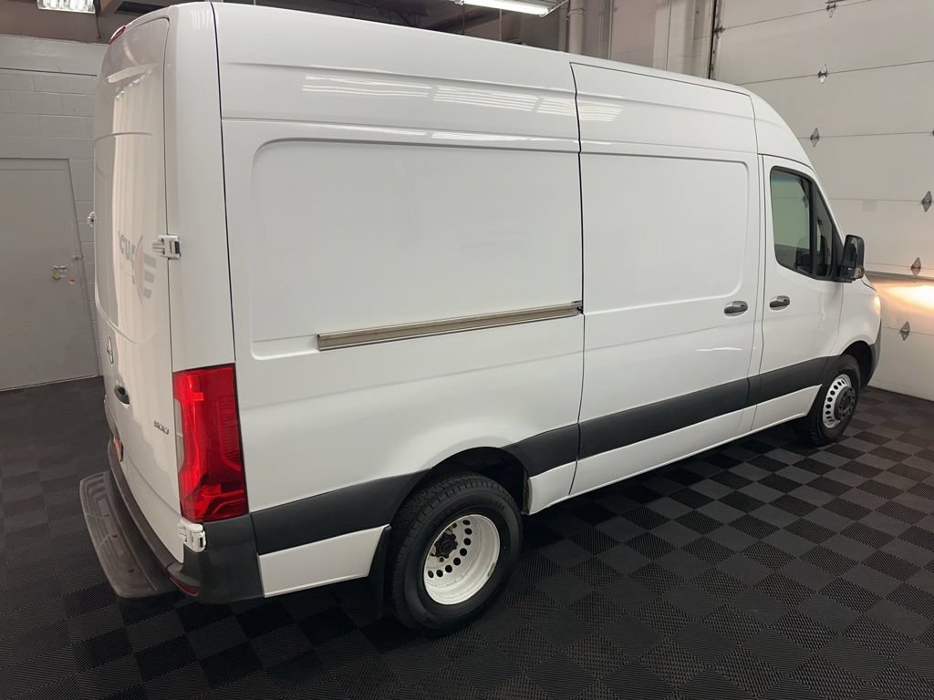 Used 2019 Freightliner Sprinter 144 RWD image 10