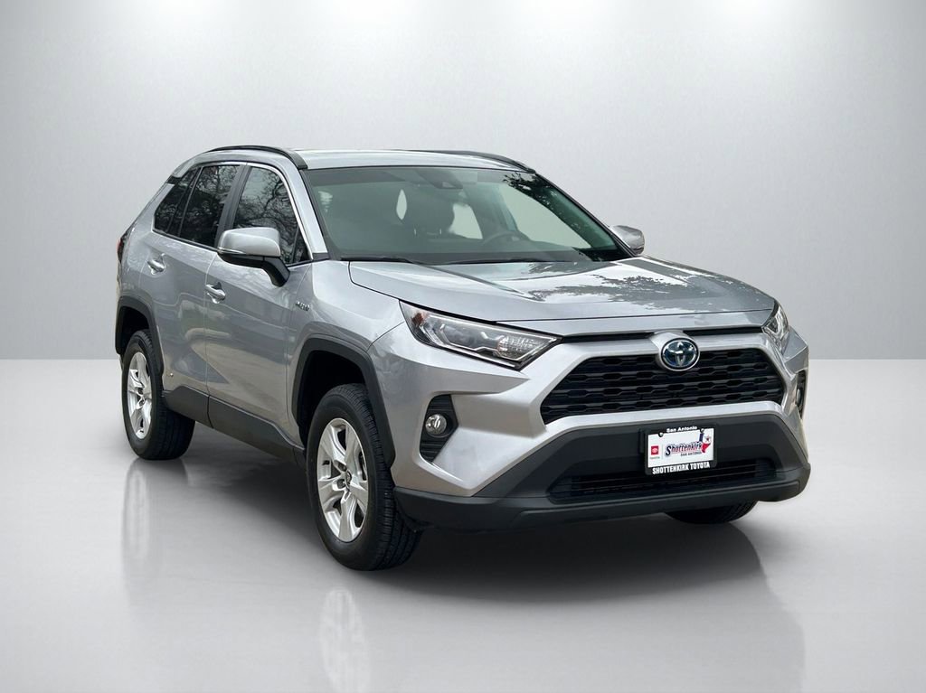 Used 2021 Toyota RAV4 XLE w/ Convenience Package AWD/4WD image 3