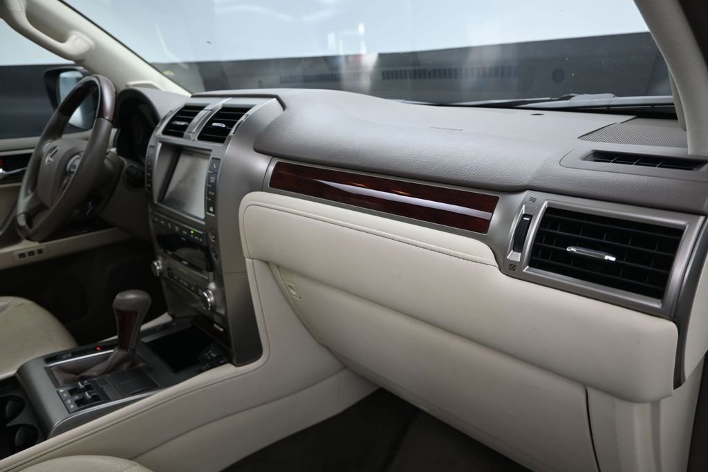 Used 2015 Lexus GX 460 w/ Premium Package AWD/4WD image 24