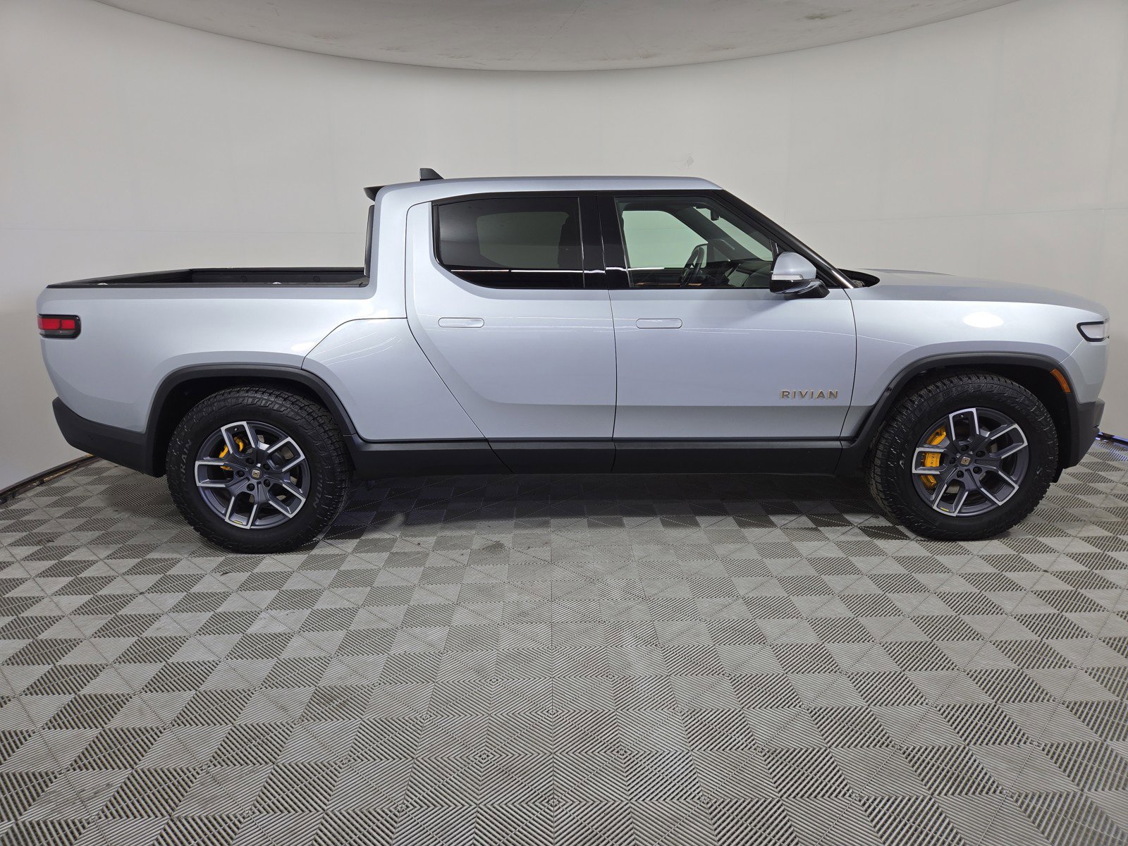 Used 2023 Rivian R1T Adventure AWD/4WD image 6
