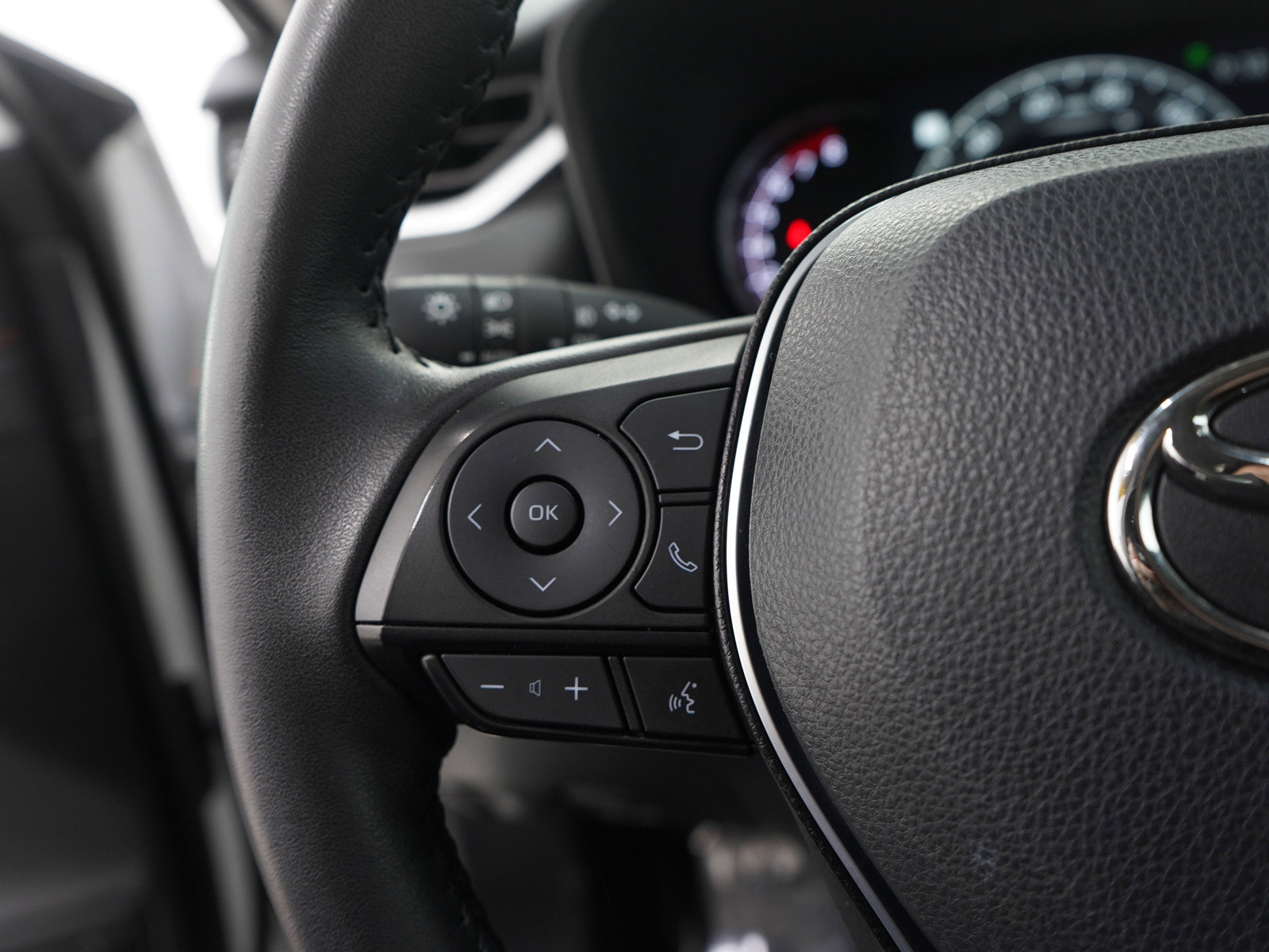 Used 2024 Toyota RAV4 Adventure image 26