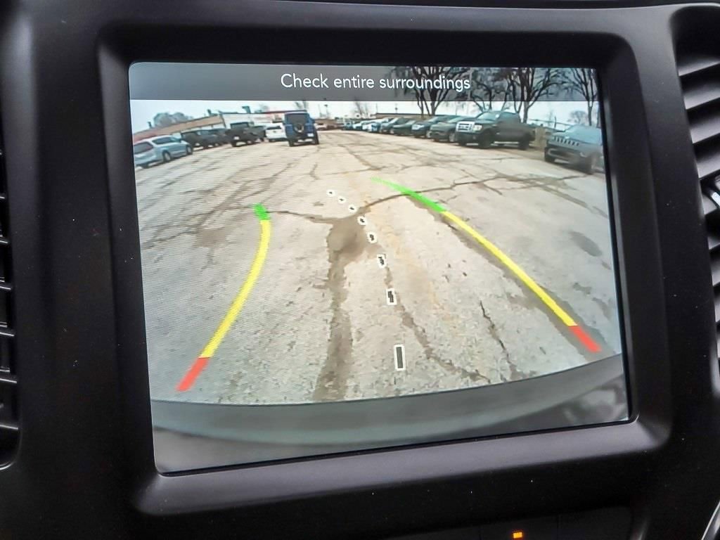 Used 2021 Jeep Cherokee Latitude Lux w/ Sun & Sound Group image 16