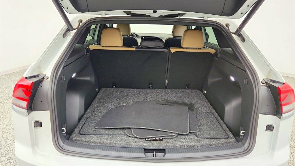 Used 2024 Volkswagen Atlas Cross Sport SE w/ Panoramic Sunroof Package image 22