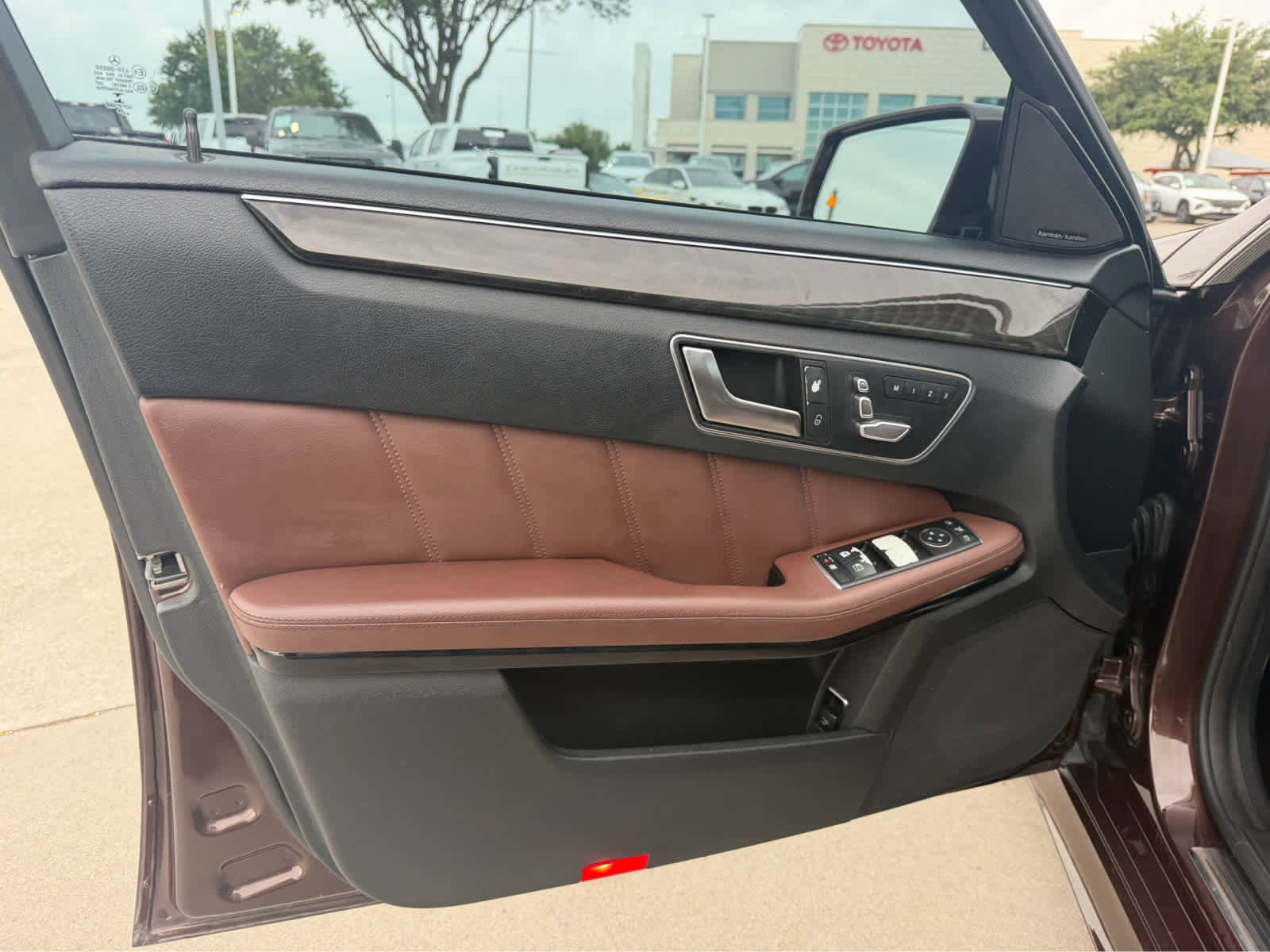 Used 2016 Mercedes-Benz E 350 Sedan image 9