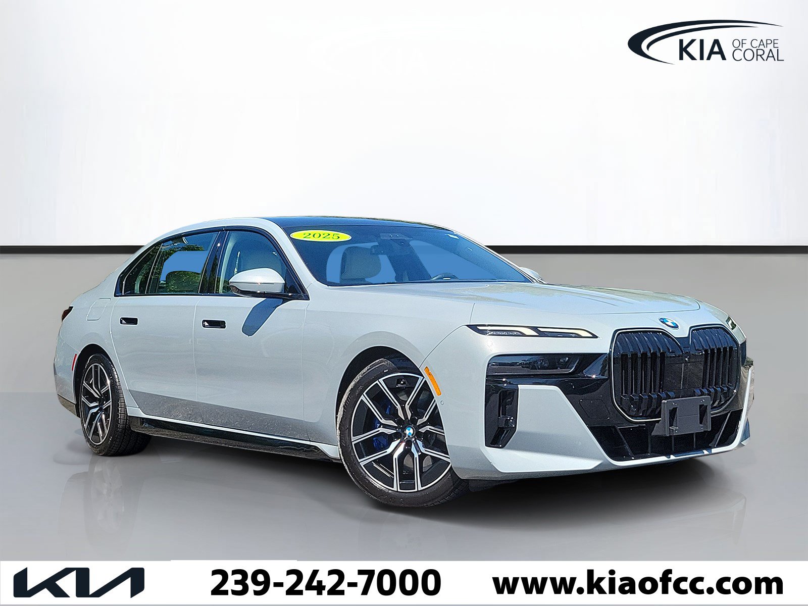 Used 2025 BMW 760i xDrive AWD/4WD image 1