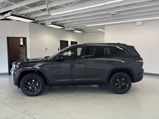 New 2026 Jeep Grand Cherokee Altitude AWD/4WD image 4