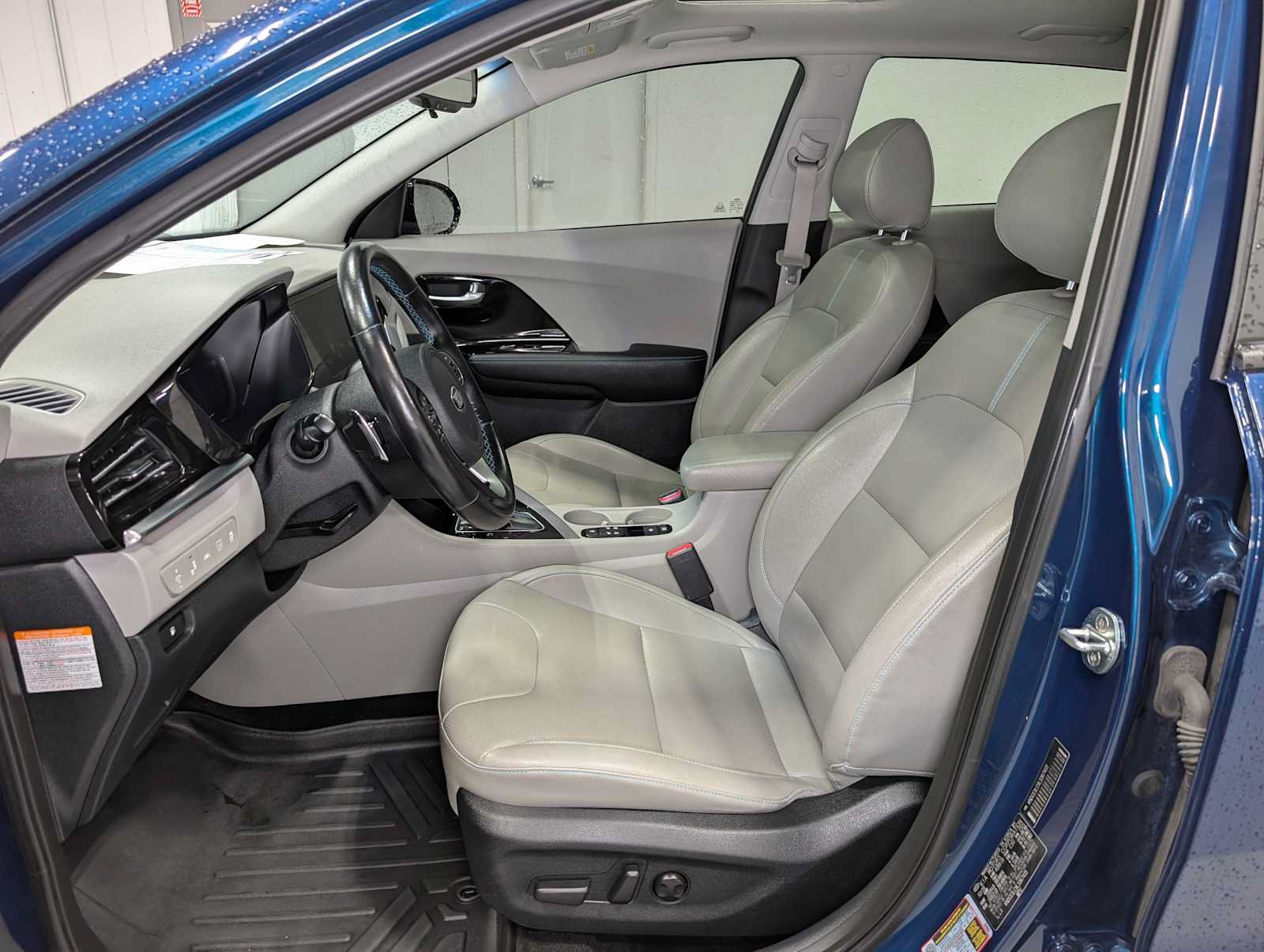 Used 2020 Kia Niro EX Premium FWD image 4
