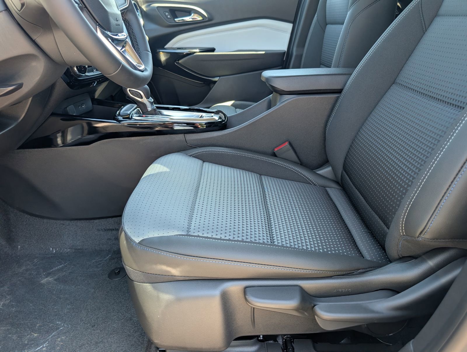 New 2026 Chevrolet Trax LT w/ Driver Confidence Package FWD image 7