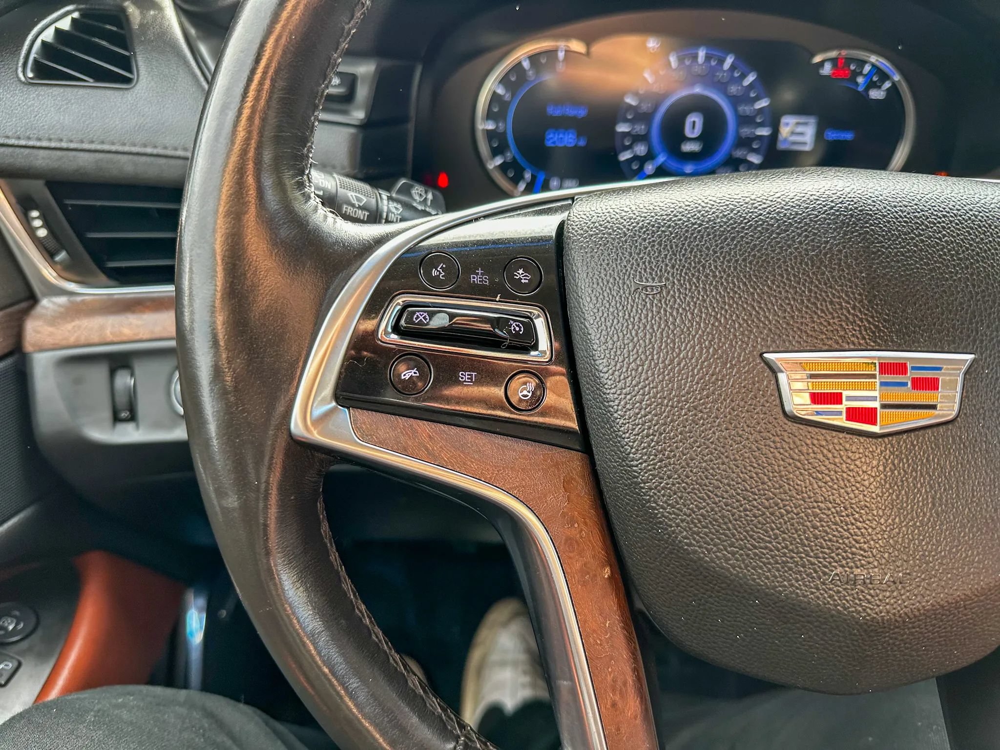 Used 2016 Cadillac Escalade Premium AWD/4WD image 16