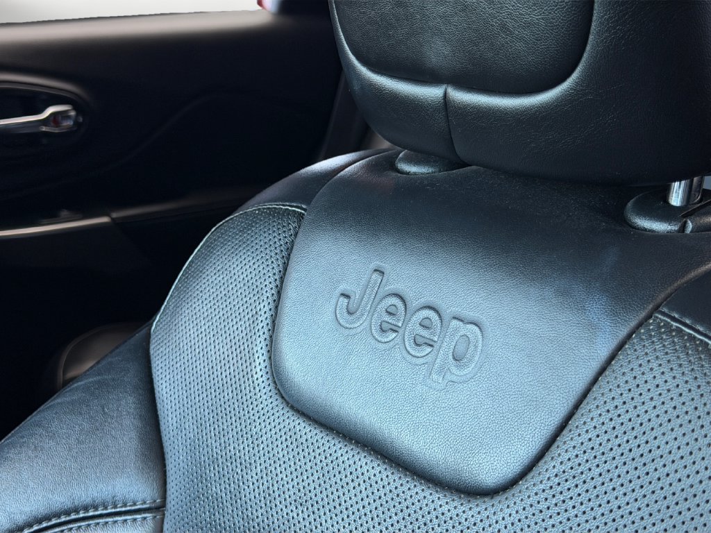 Used 2019 Jeep Cherokee Limited FWD image 22