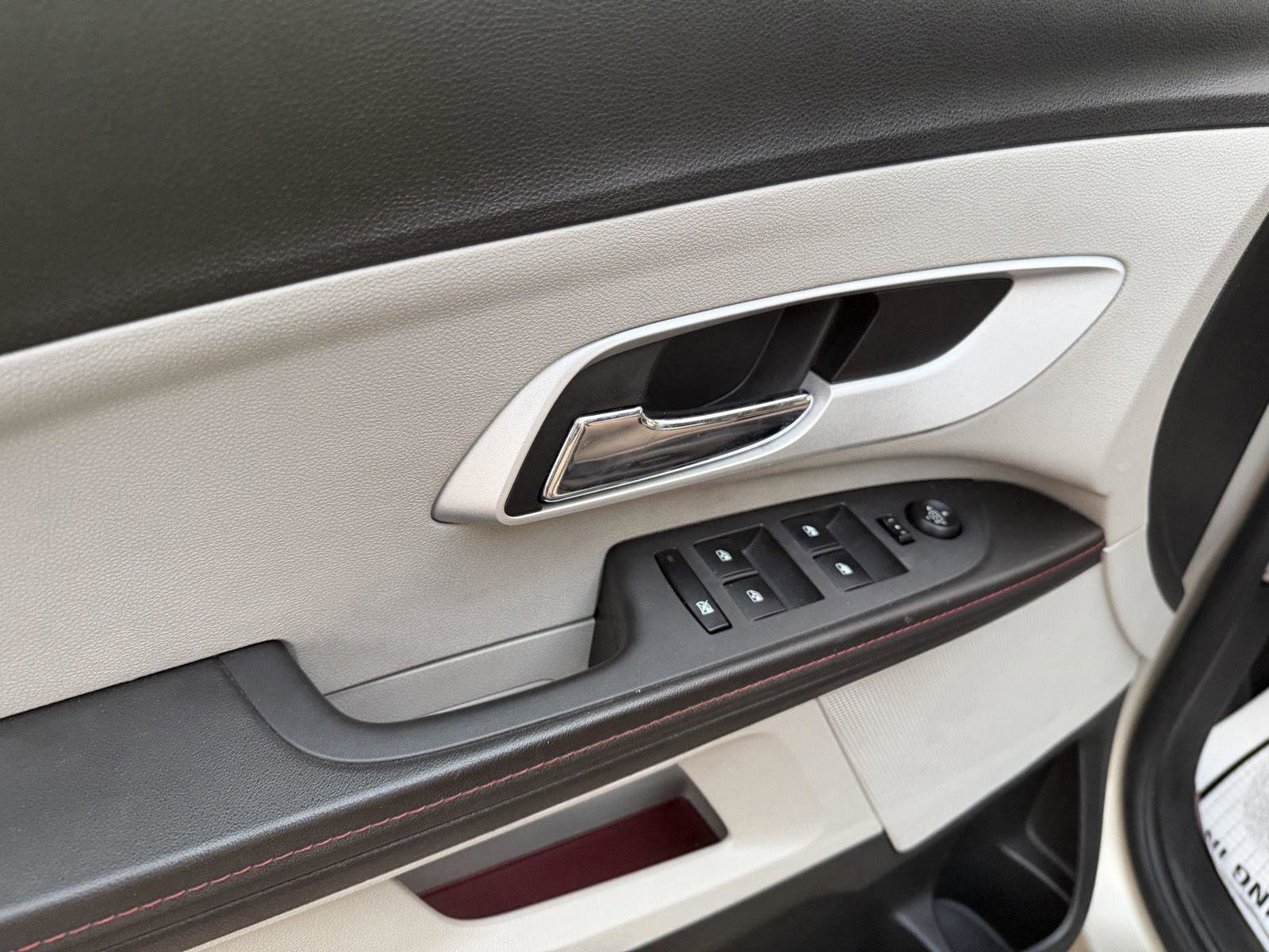 Used 2011 Chevrolet Equinox LT w/ Driver Convenience Package image 21