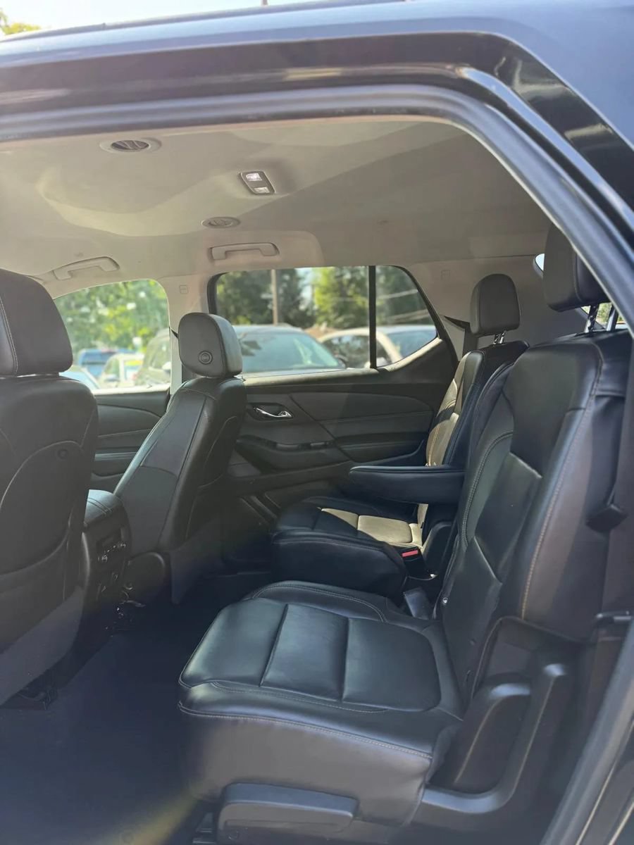 Used 2021 Chevrolet Traverse RS FWD image 11