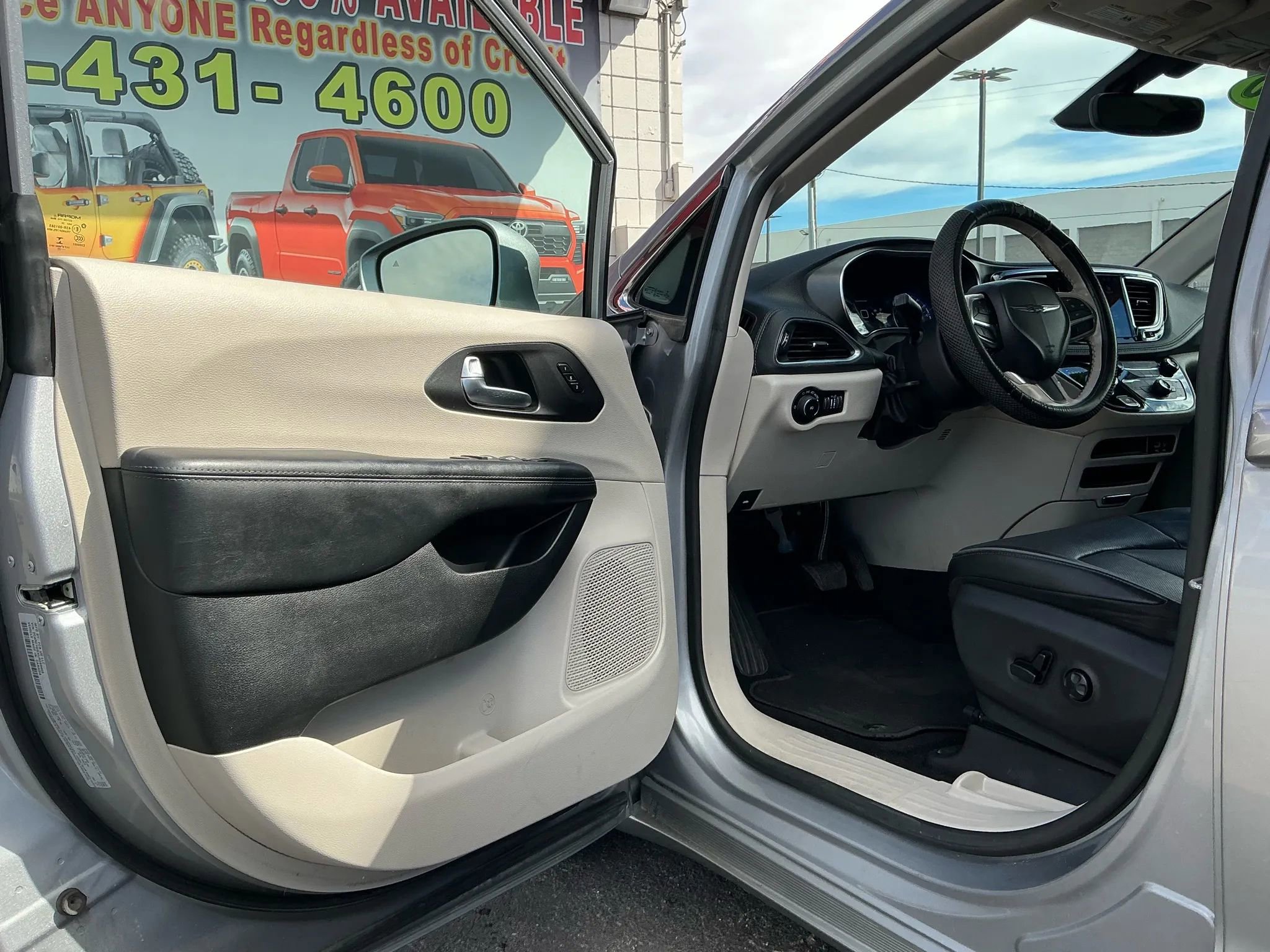 Used 2020 Chrysler Pacifica Limited FWD image 16