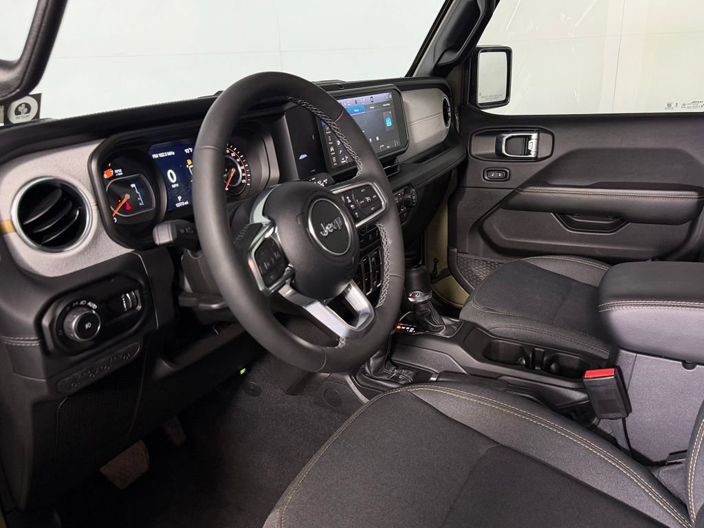 Used 2026 Jeep Wrangler Unlimited Sahara AWD/4WD image 16
