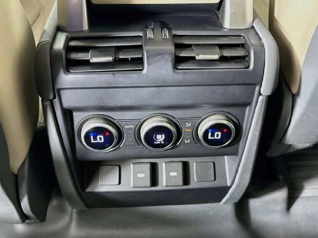 Certified 2023 Land Rover Defender 130 SE AWD/4WD image 27