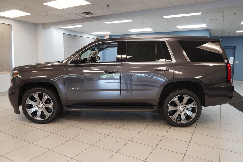 Used 2017 Chevrolet Tahoe LT w/ Luxury Package AWD/4WD image 2