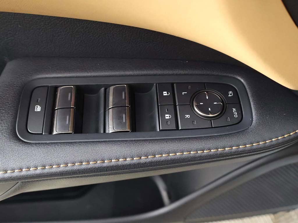 Used 2024 Lexus RX 350 w/ Convenience Package image 39