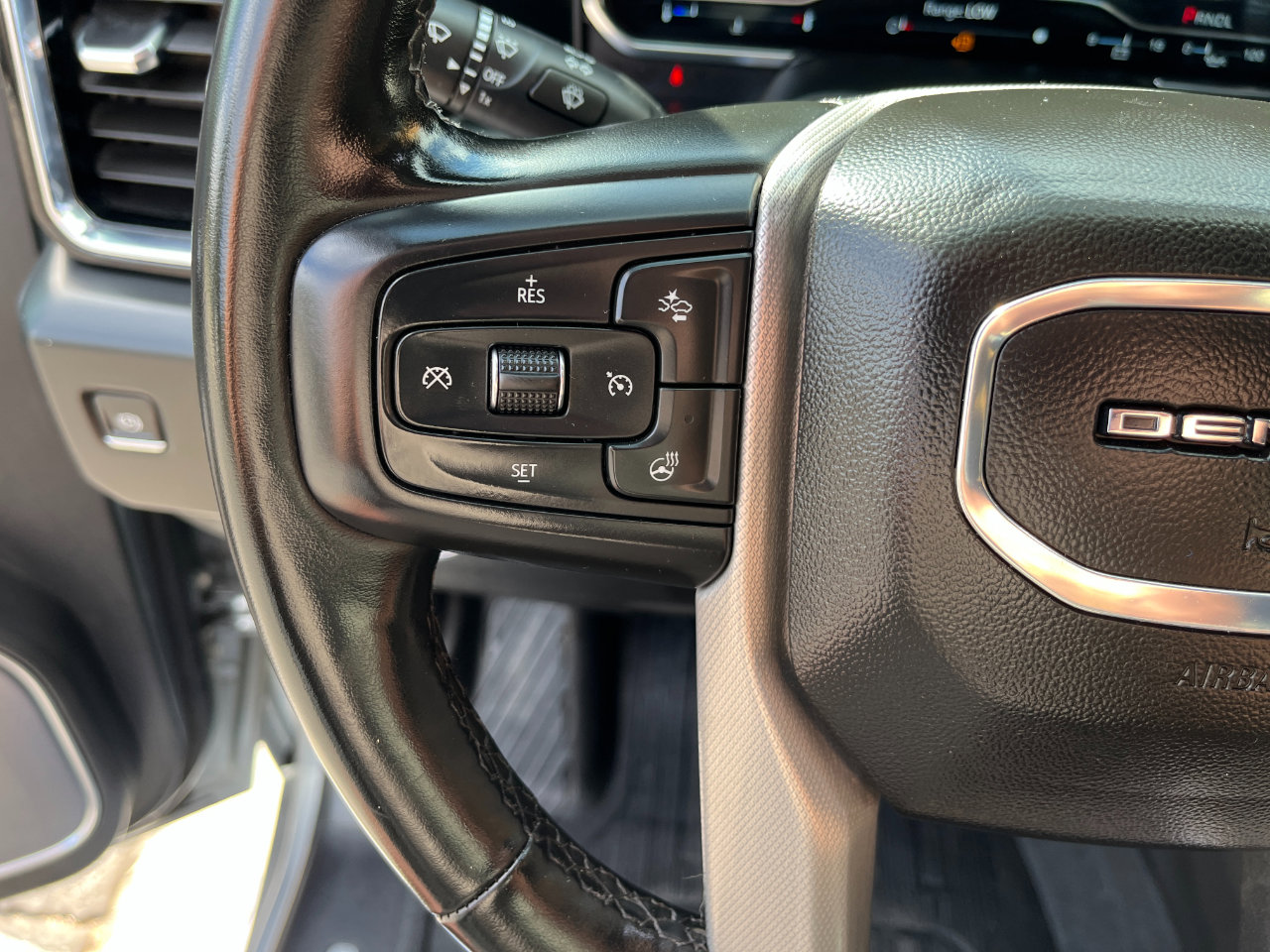 Used 2025 GMC Sierra 3500 Denali w/ Denali Reserve Package image 18