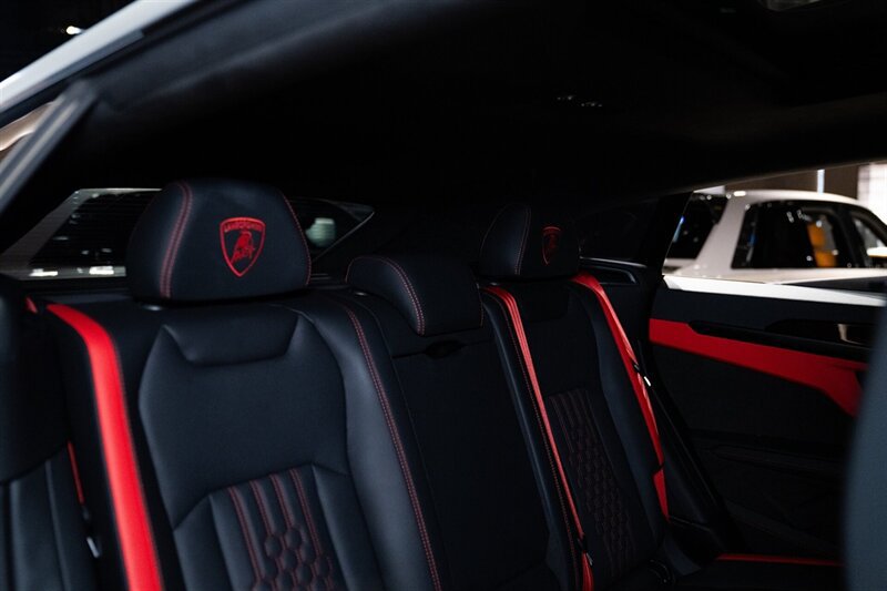 Used 2025 Lamborghini Urus SE AWD/4WD image 5