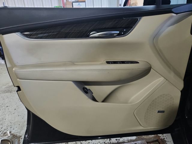 Used 2017 Cadillac XT5 FWD image 17