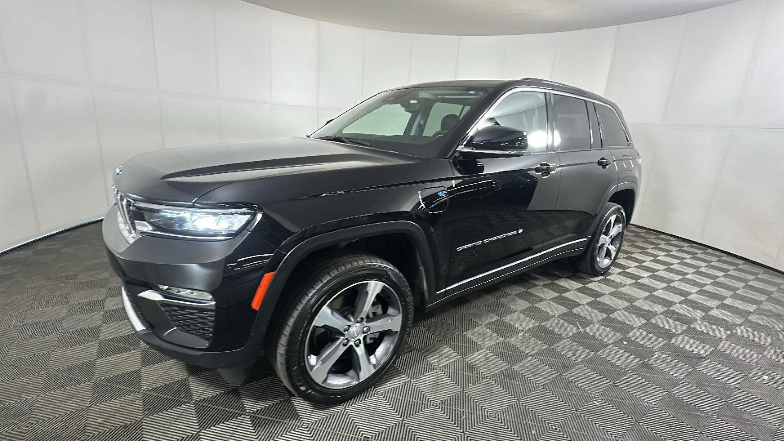 Used 2023 Jeep Grand Cherokee 4WD 4xe image 8