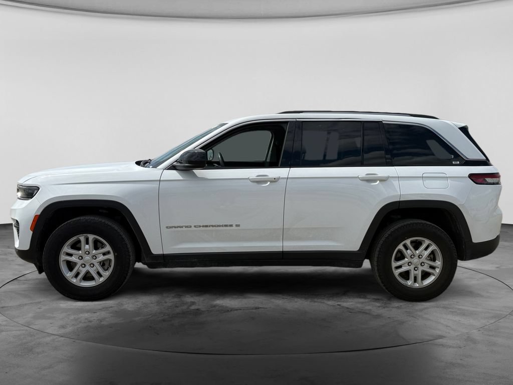 Used 2024 Jeep Grand Cherokee Laredo RWD image 6