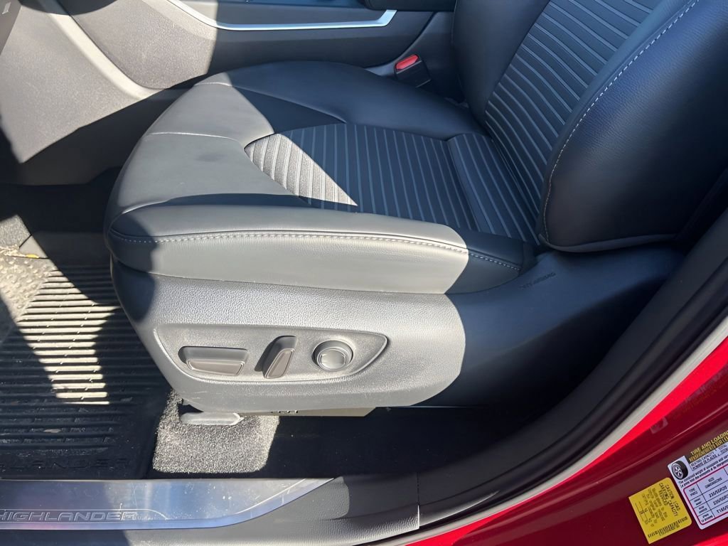 Used 2025 Toyota Highlander XSE image 21