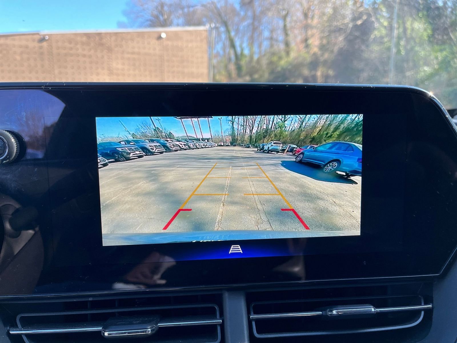 Used 2025 Chevrolet Trax LT w/ LT Convenience Package image 17