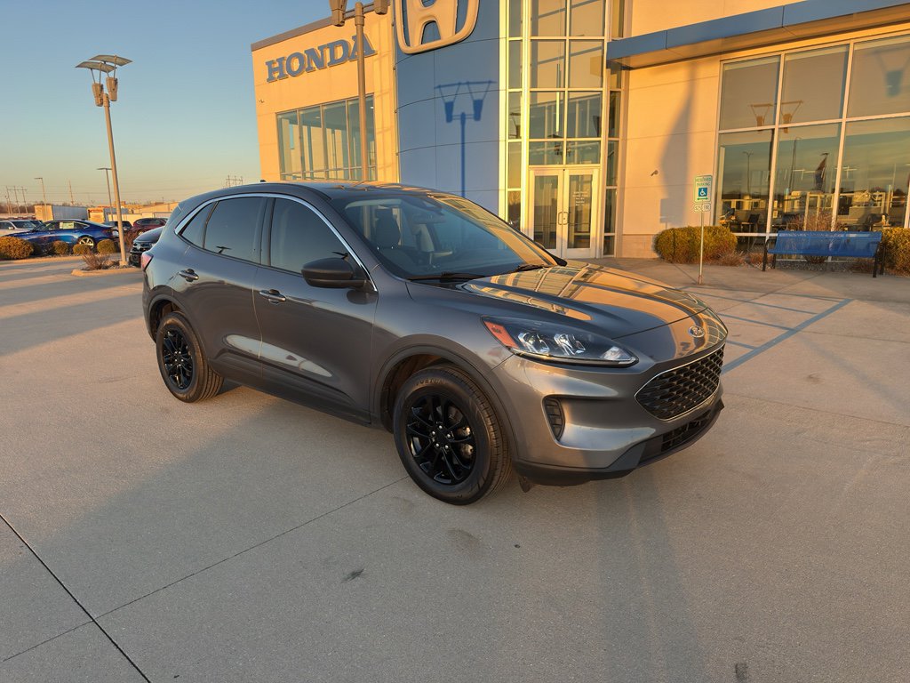 Used 2022 Ford Escape SE w/ Cold Weather Package image 3