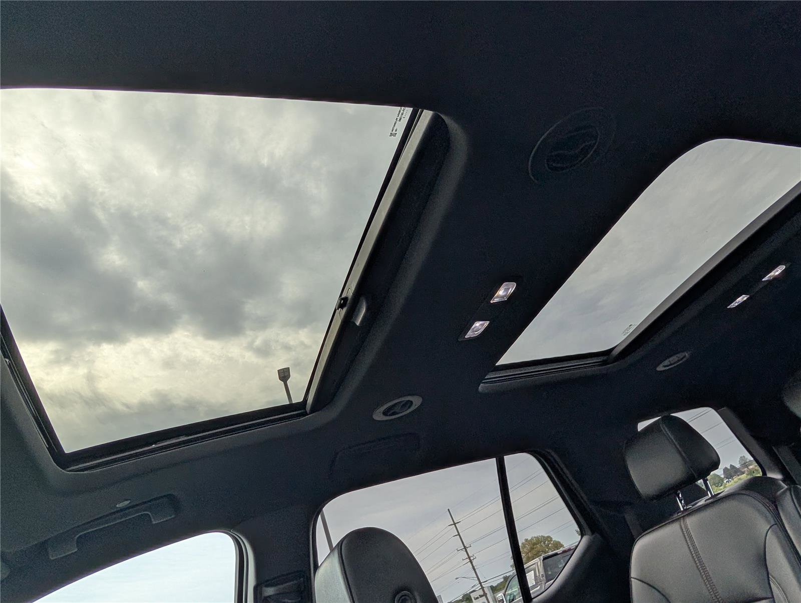 Used 2023 Chevrolet Traverse RS image 19