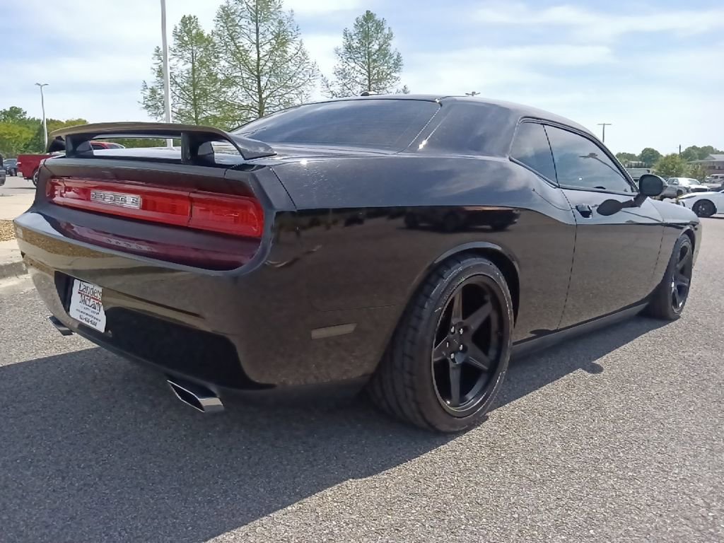Used 2014 Dodge Challenger R/T RWD image 3
