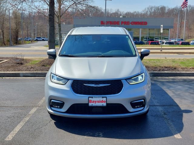 Used 2023 Chrysler Pacifica Touring-L image 5