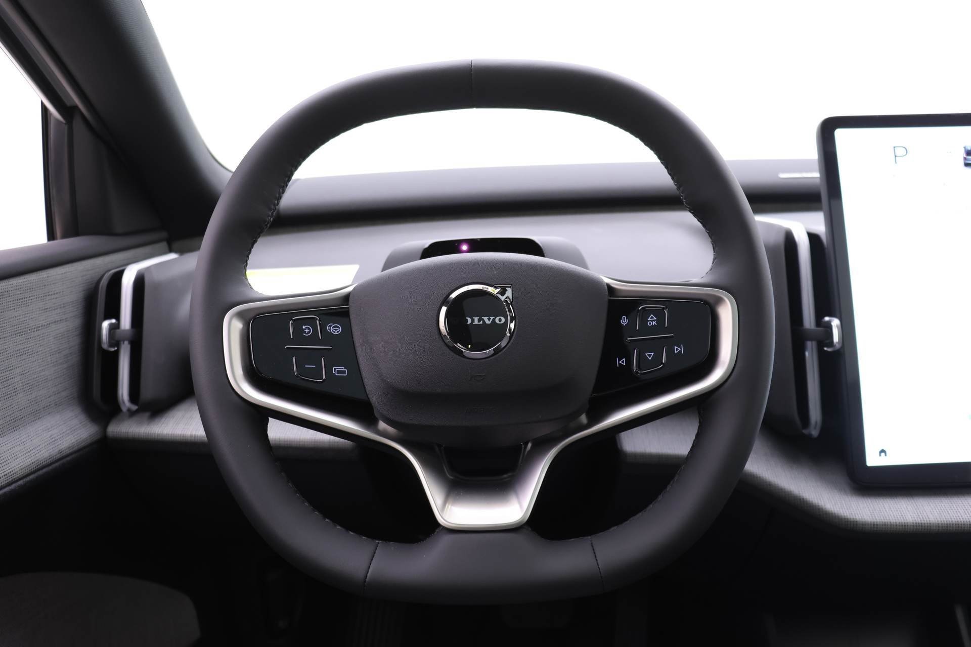 New 2025 Volvo EX30 Ultra w/ Climate Package image 14