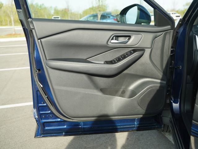 Used 2025 Nissan Rogue SV FWD image 14
