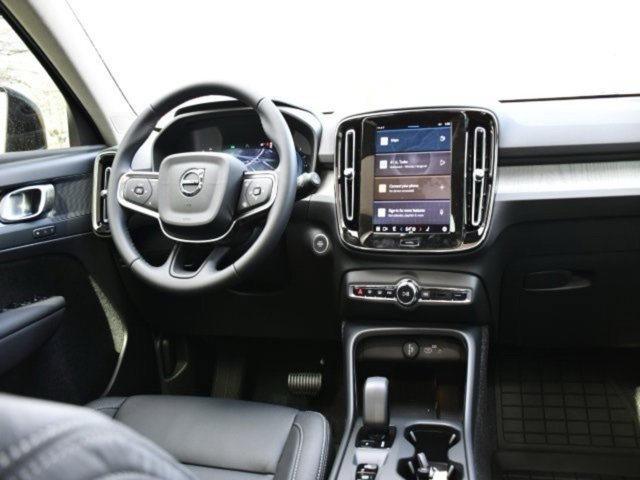 New 2025 Volvo XC40 B5 Core w/ Protection Package Premier image 19