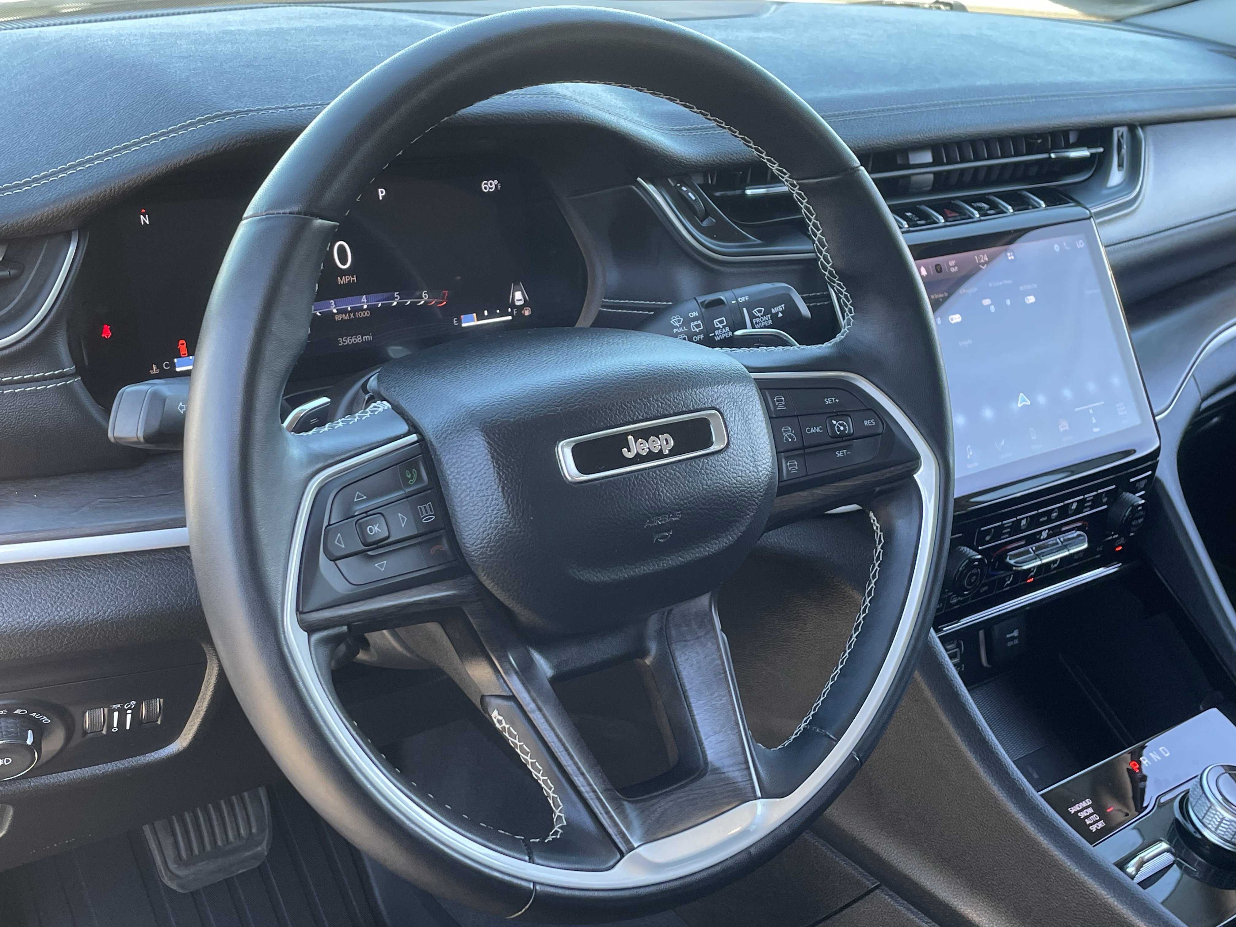 Certified 2022 Jeep Grand Cherokee L Limited w/ Luxury Tech Group II image 23