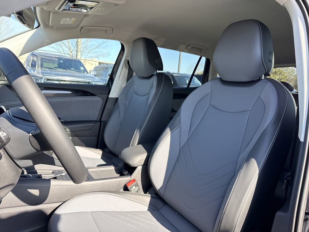 New 2026 Volkswagen Tiguan SE FWD image 12