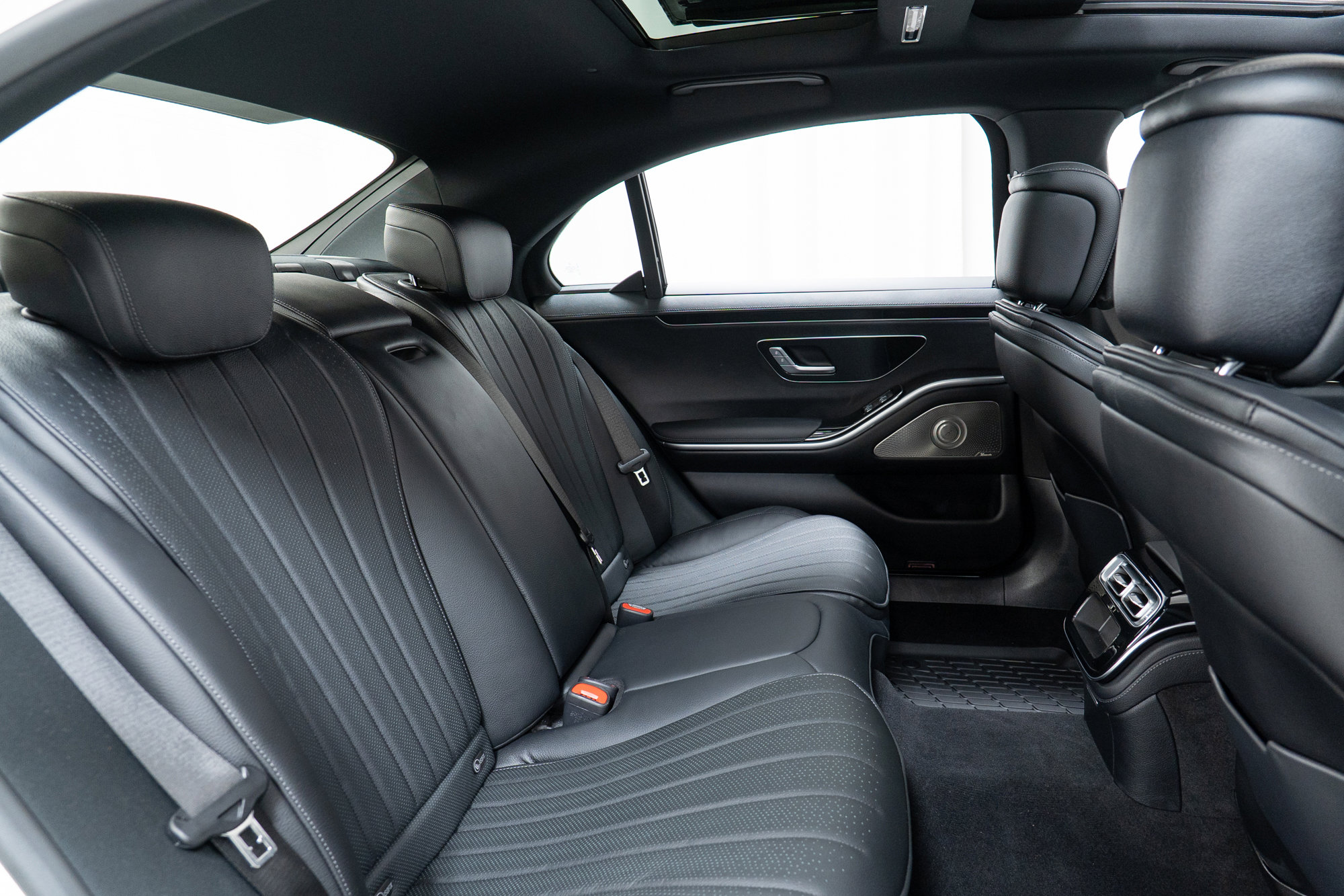 Certified 2022 Mercedes-Benz S 500 4MATIC w/ AMG Line Package image 24